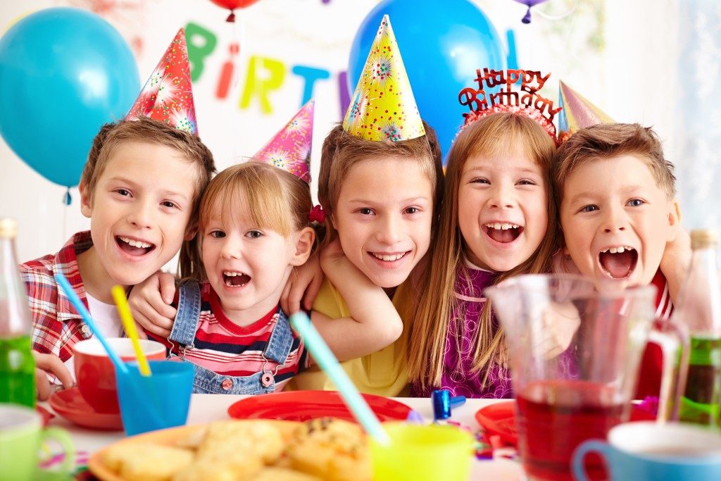 Kids at a birthday party